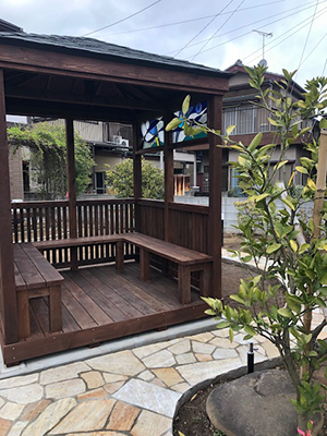 ガゼボ内側