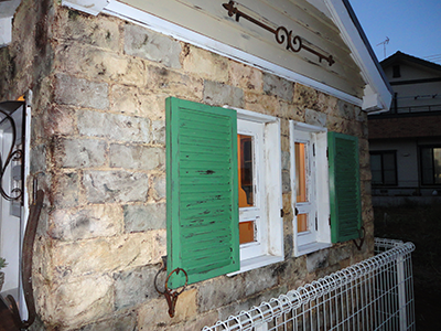 ガーデンシェッドの横