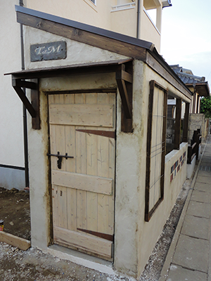 自転車小屋正面